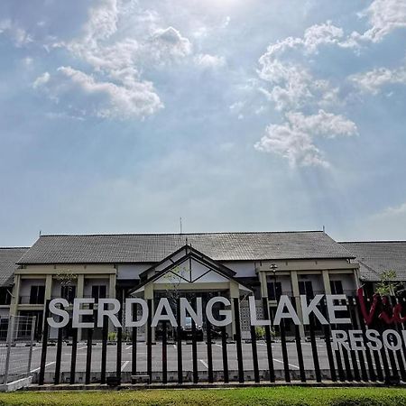 Serdang Lake View Resort Sungai Kechil Buitenkant foto