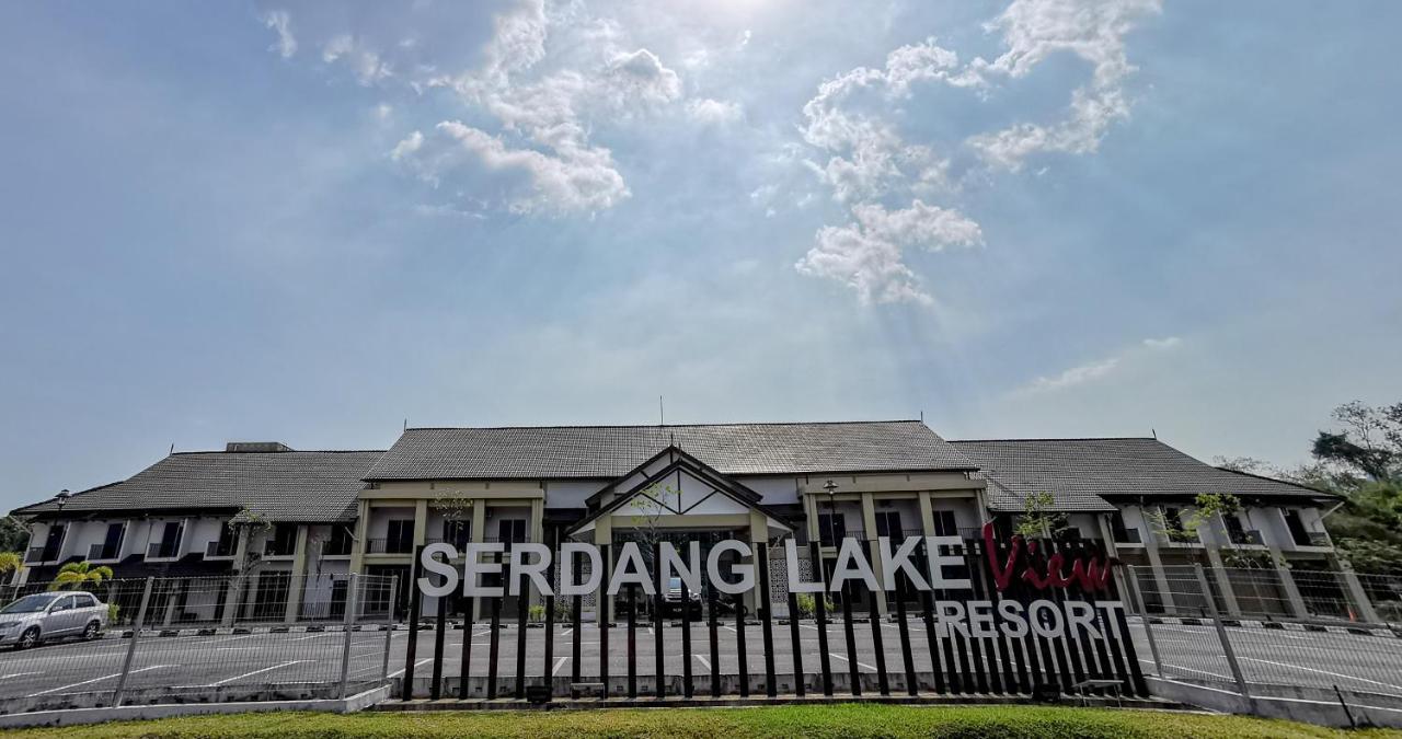 Serdang Lake View Resort Sungai Kechil Buitenkant foto