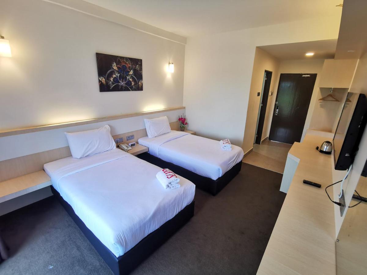 Serdang Lake View Resort Sungai Kechil Buitenkant foto