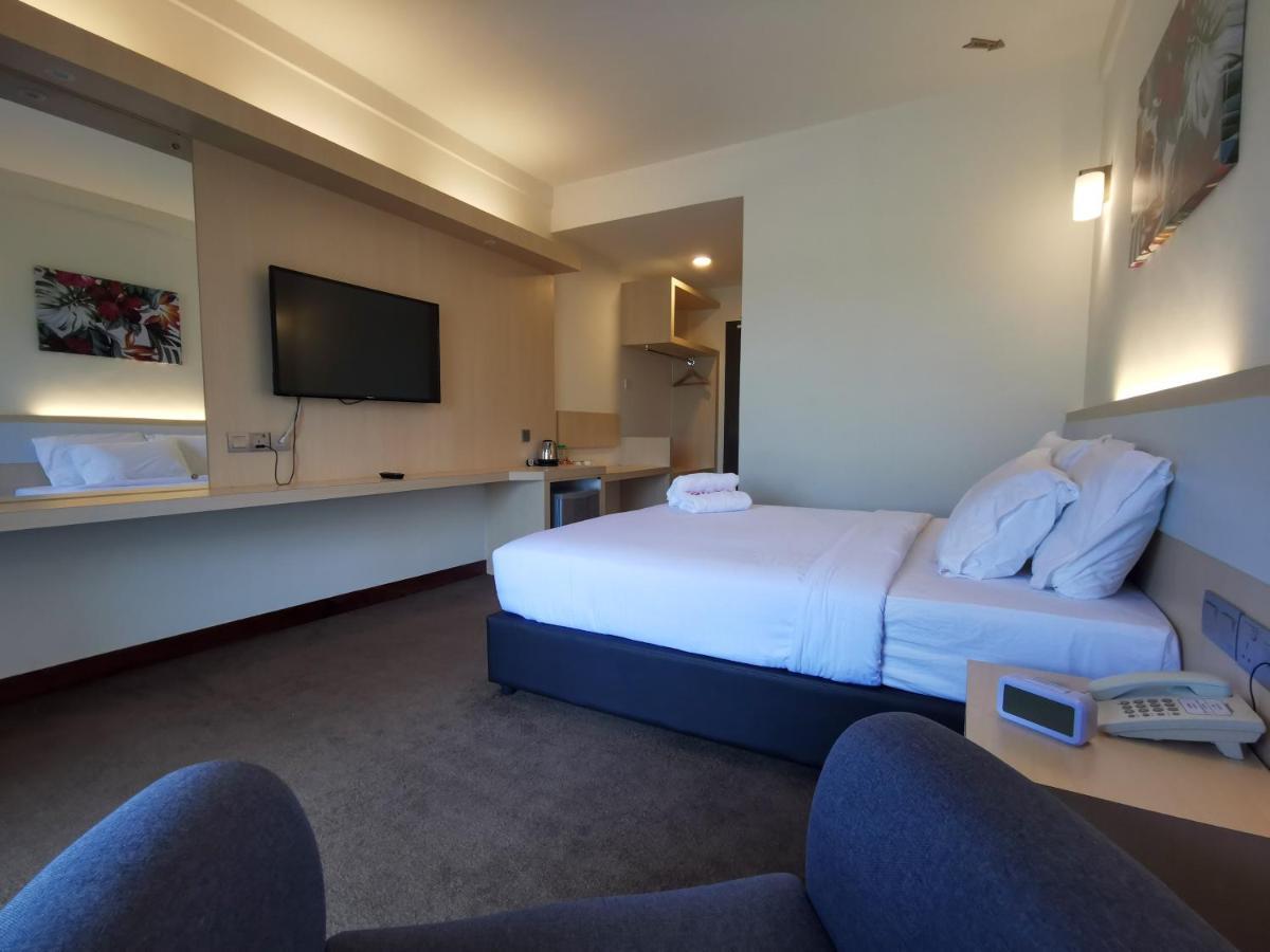 Serdang Lake View Resort Sungai Kechil Buitenkant foto