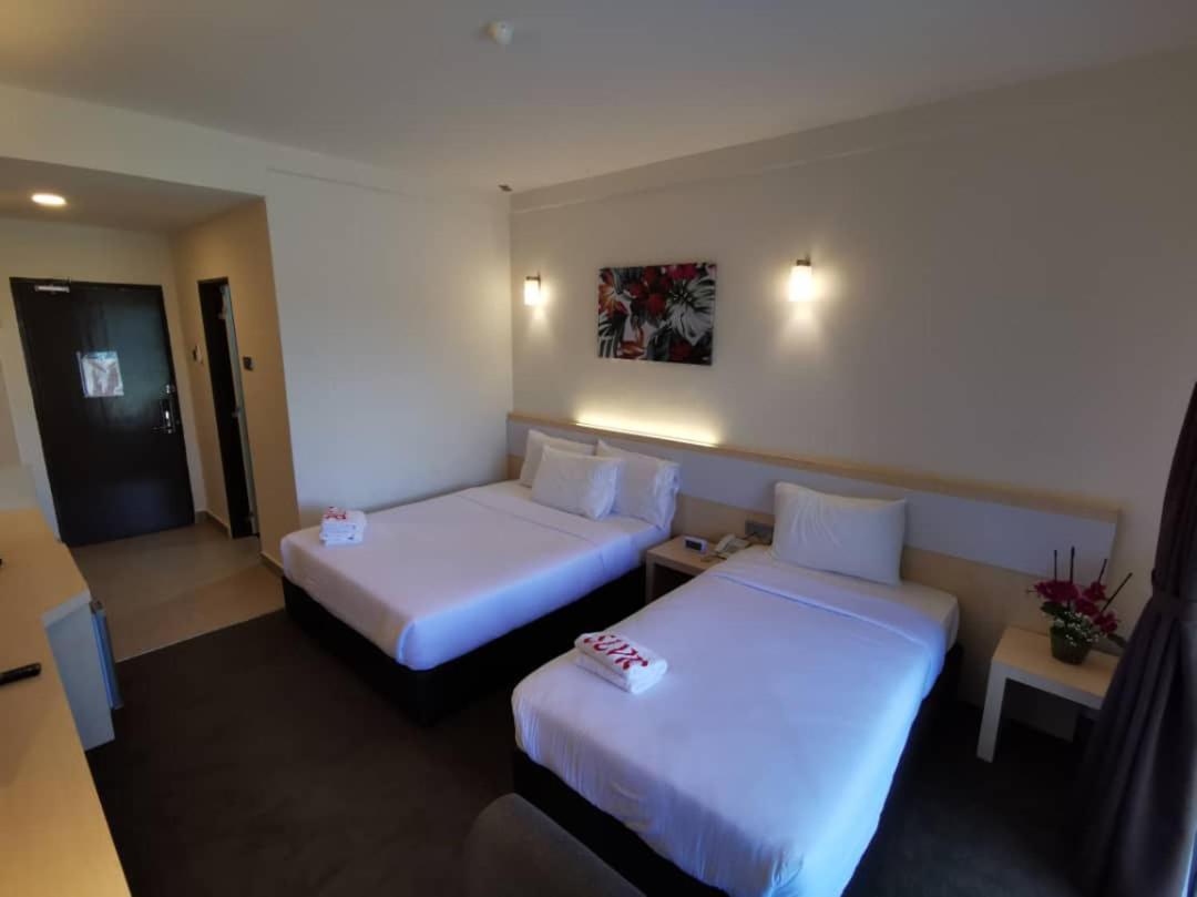 Serdang Lake View Resort Sungai Kechil Buitenkant foto