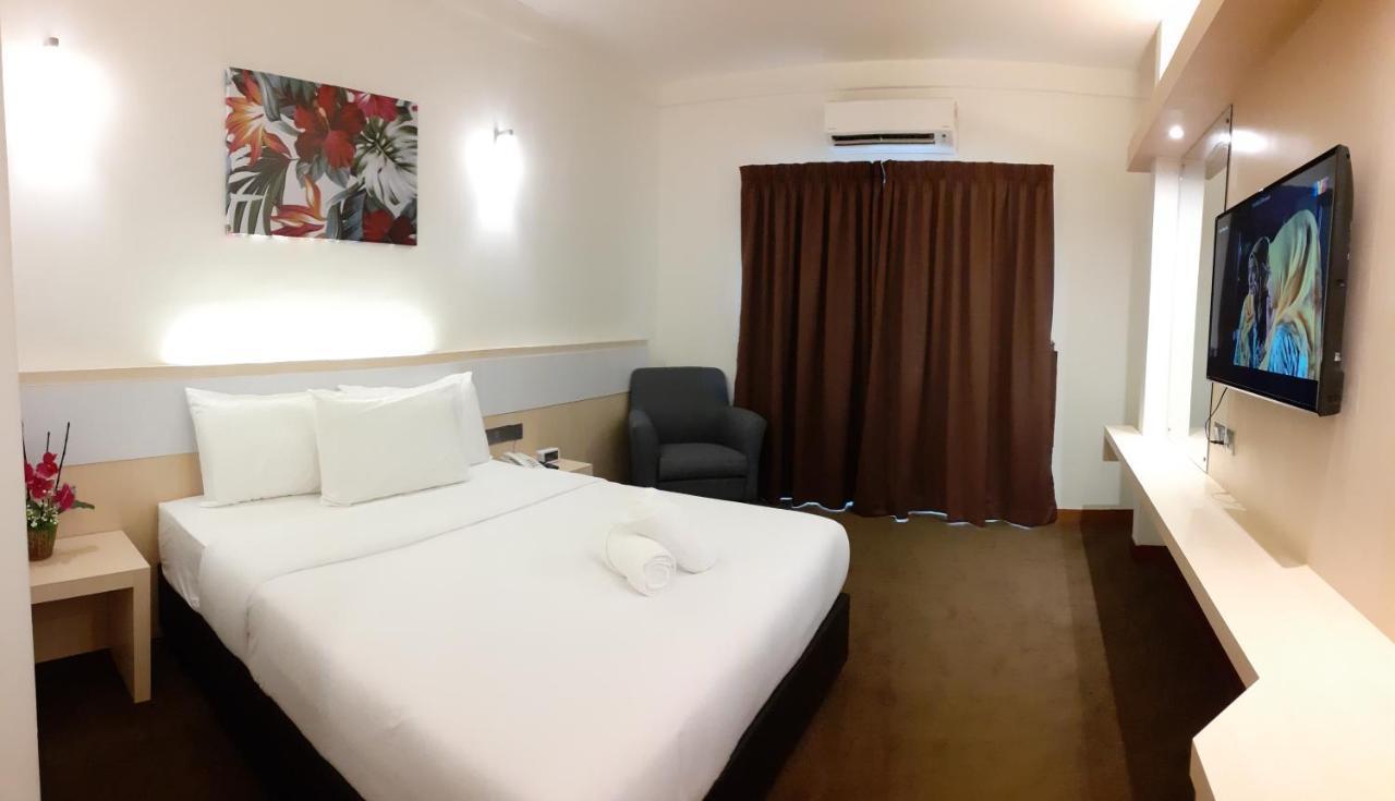 Serdang Lake View Resort Sungai Kechil Buitenkant foto