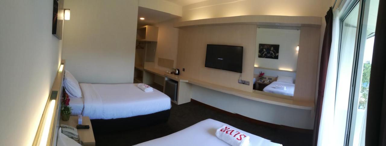 Serdang Lake View Resort Sungai Kechil Buitenkant foto