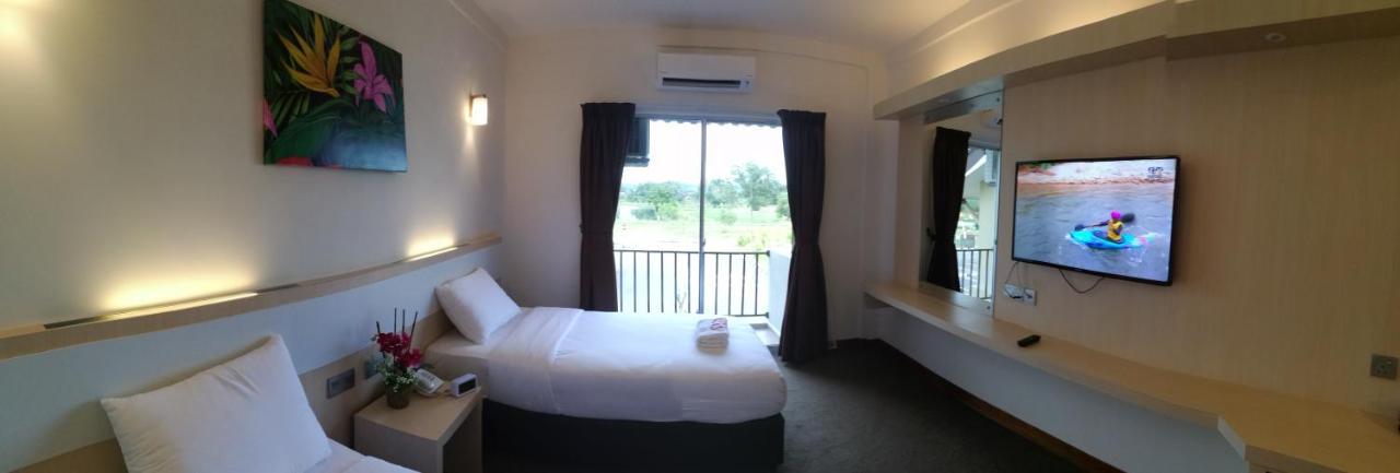 Serdang Lake View Resort Sungai Kechil Buitenkant foto