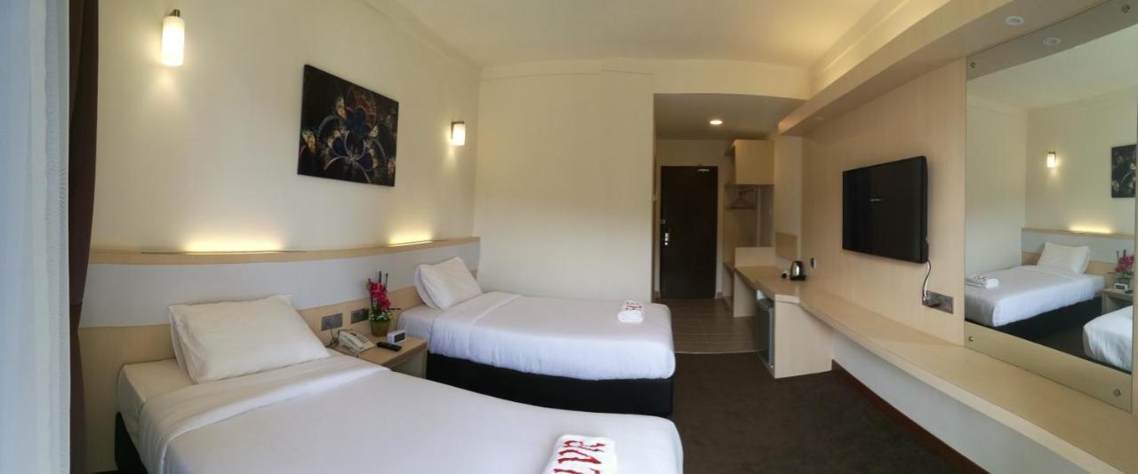 Serdang Lake View Resort Sungai Kechil Buitenkant foto